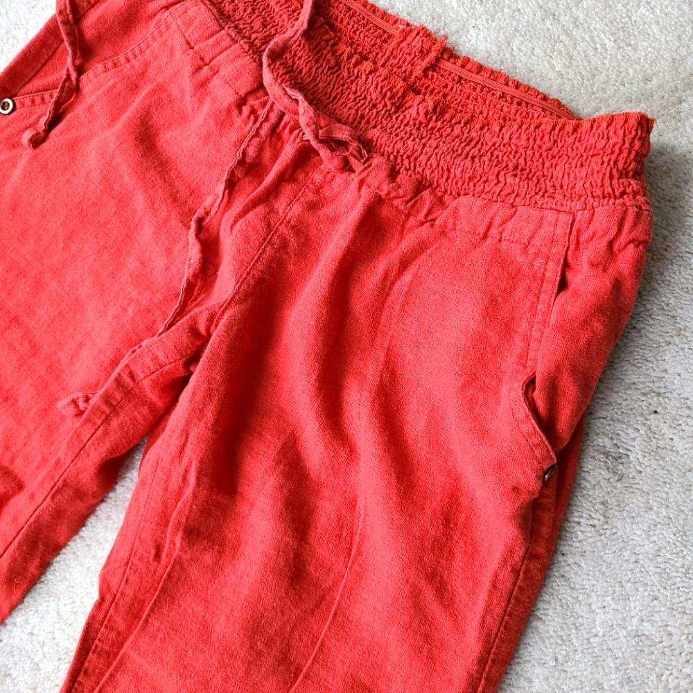 Linen pants that fit perfect for a size SMALL.